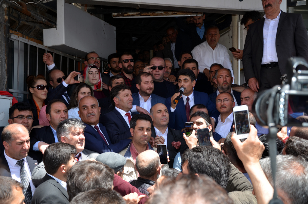 Ak Parti Ardahan'ı salladı