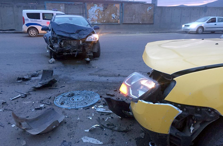 Ardahan'da trafik kazası, 5 yaralı