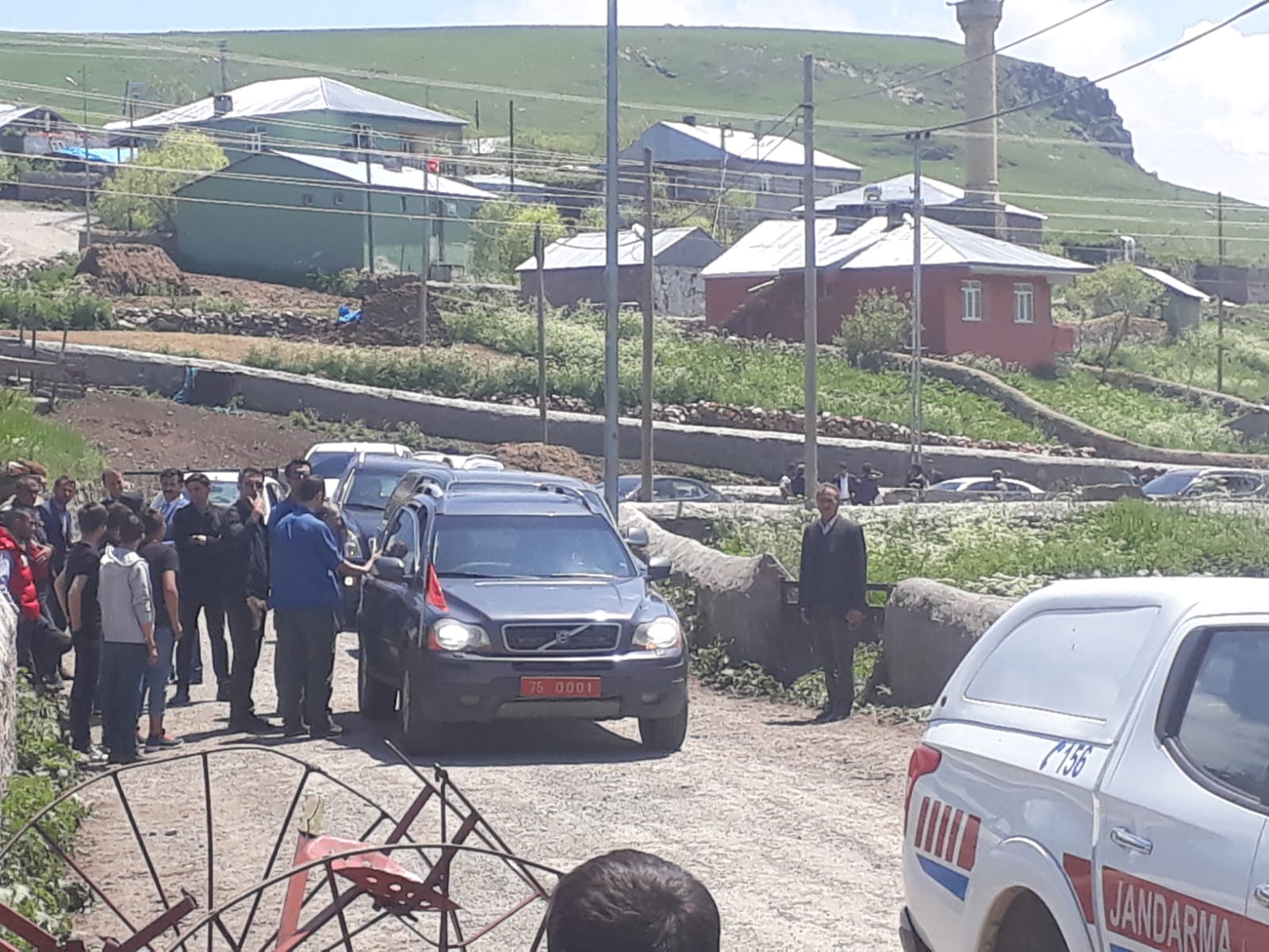 Balçeşme’de protokolün yolu kesildi!