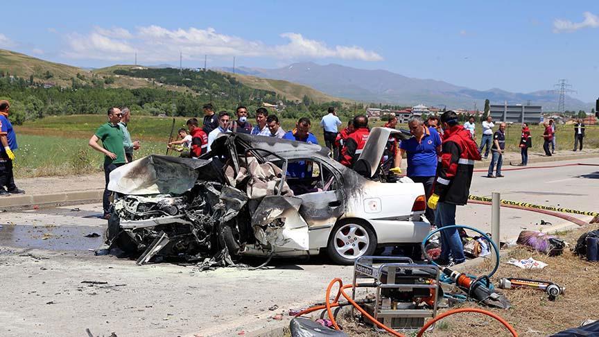 Ardahanlı aile Sivas'ta kaza kurbanı, 5 ölü, 5 yaralı