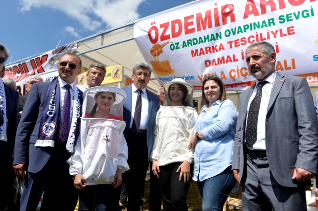 Ardahan Kale'sinden bal aktı