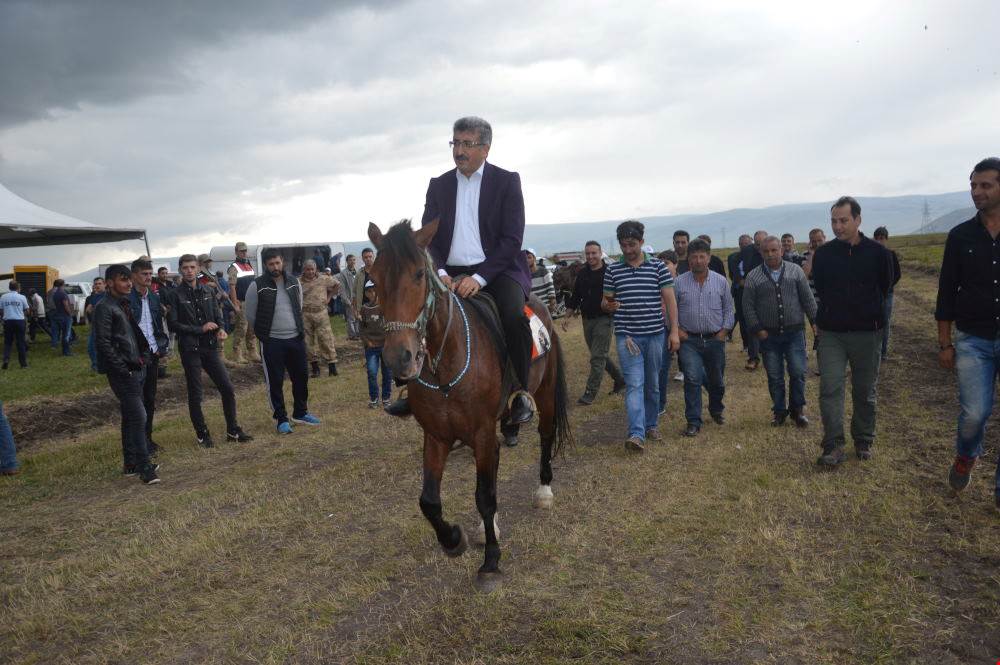 Rahvan At Yarışları Dörtnala