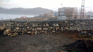 40 yıldır açık olan yolu duvar ile kapattı