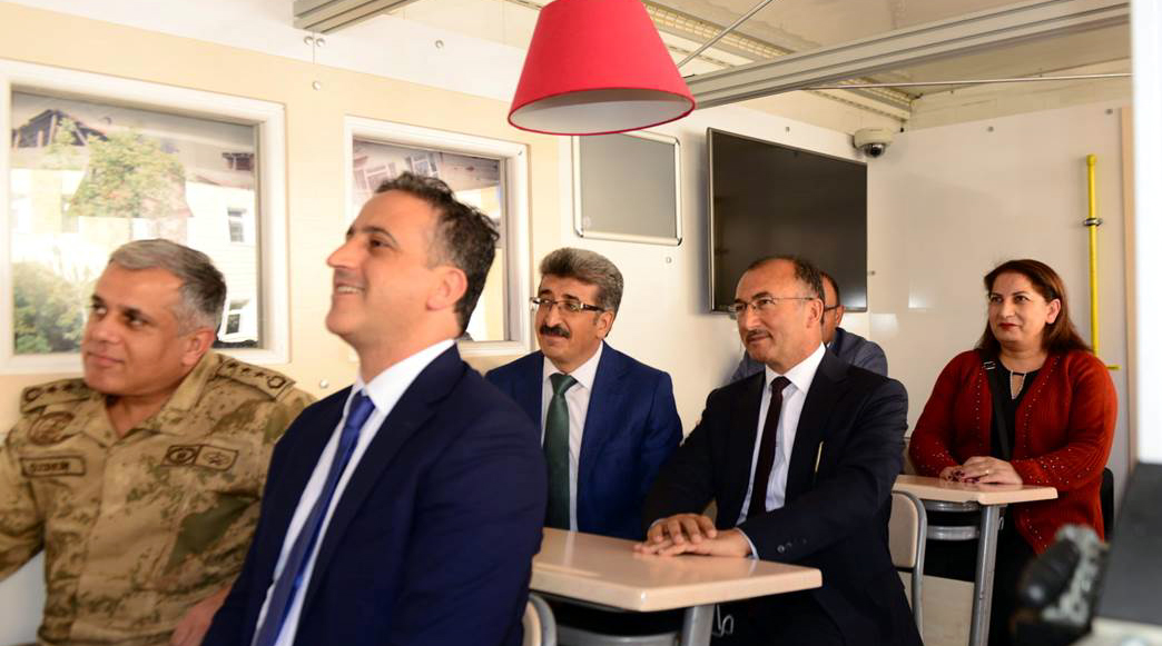 Protokol  depremi yaşadı