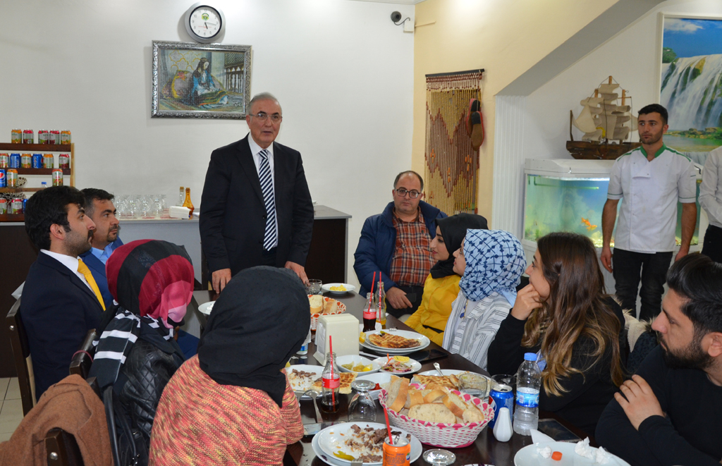 Ensar Öğüt: Işık kalemin ucundadır