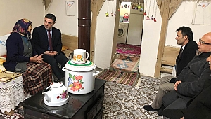 Kaymakam Gün, kar kış dinlemiyor