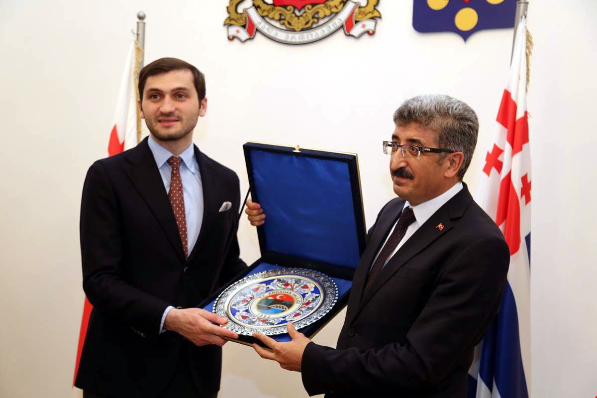 Vali Bilmez Batum’da