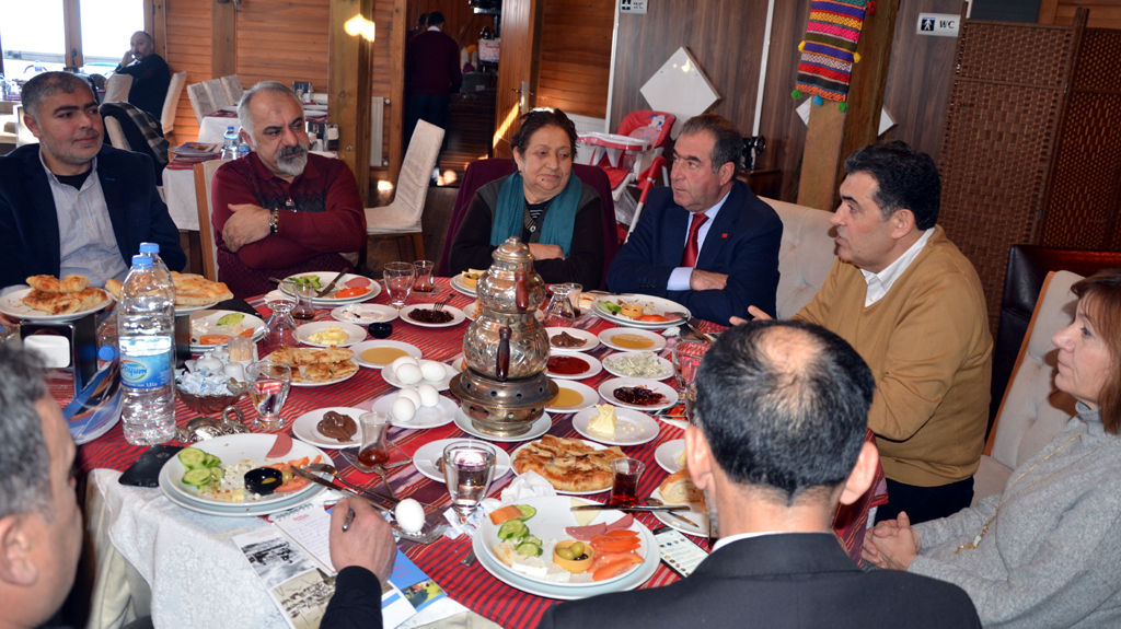 Demir: Projelerini açıkladı, Taştan: İYİ Parti'ye yüklendi!