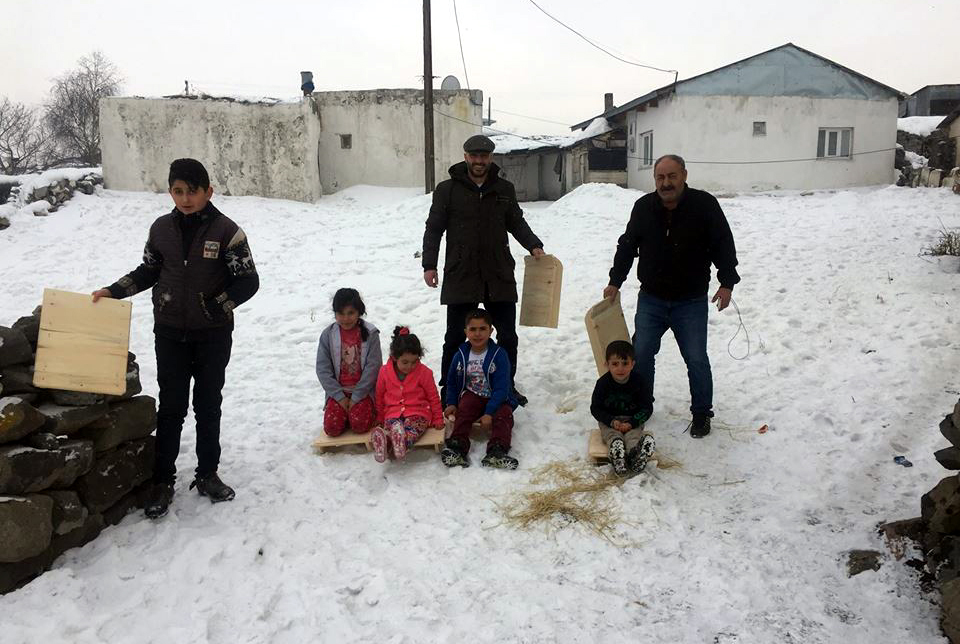 Makarna kömür değil, kızak dağıttı!