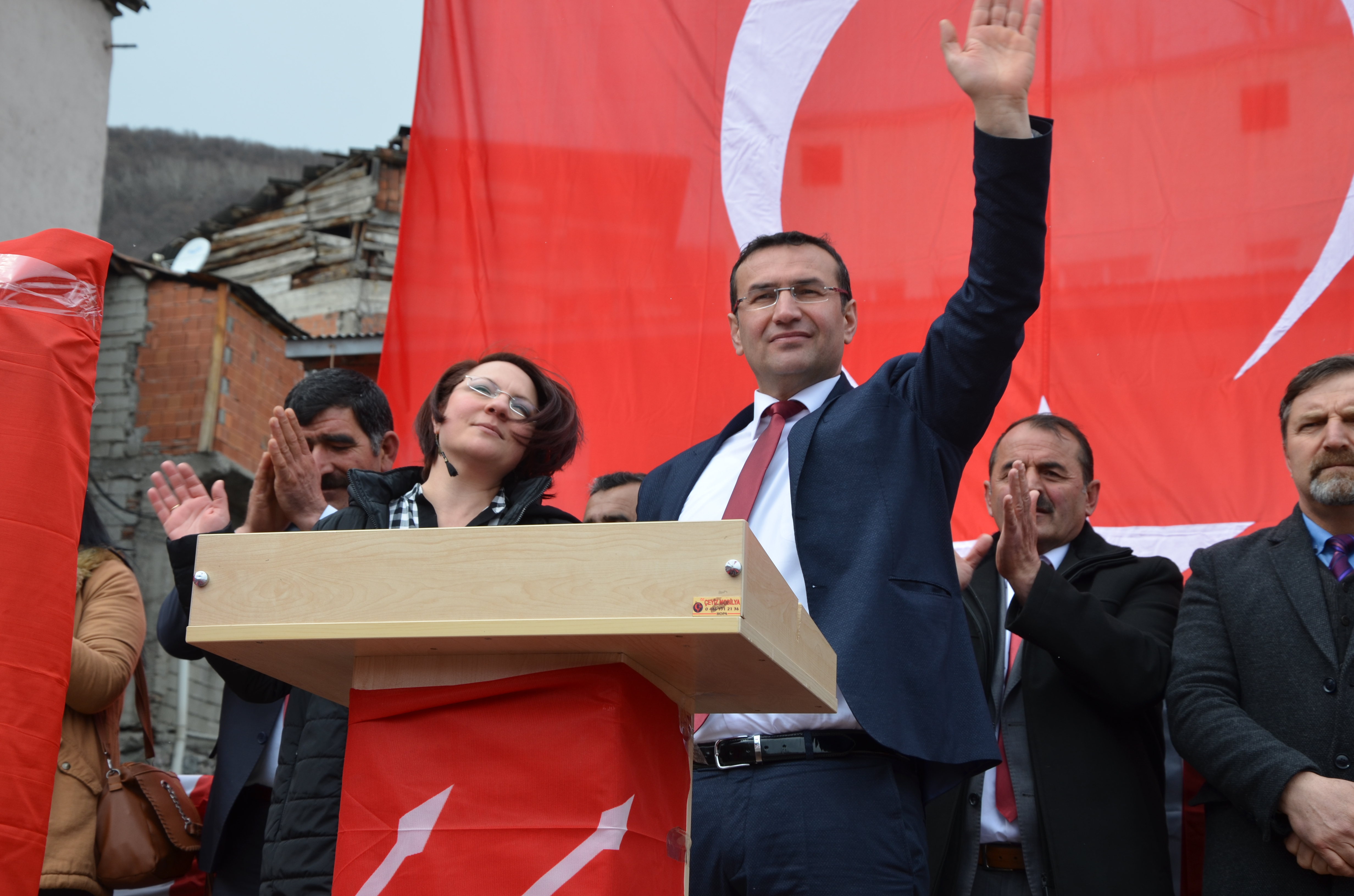 CHP'NİN POSOF MİTİNGİNE SORUNLAR DAMGA VURDU