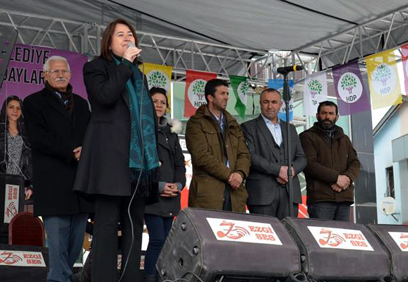 HDP’DEN RENKLİ MİTİNG
