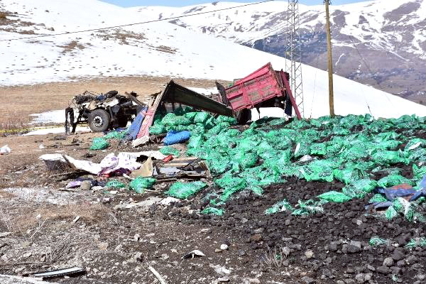 KAMYON ŞARAMPOLE UÇTU: 1 ÖLÜ, 1 YARALI