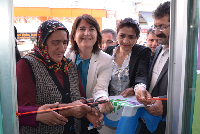 SERPİL KEMALBAY, GÖLE GELİYOR!