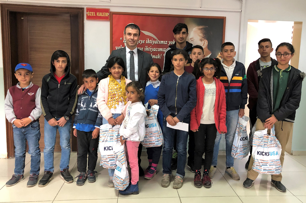 Kaymakam, öksüz ve yetimleri sahipleniyor