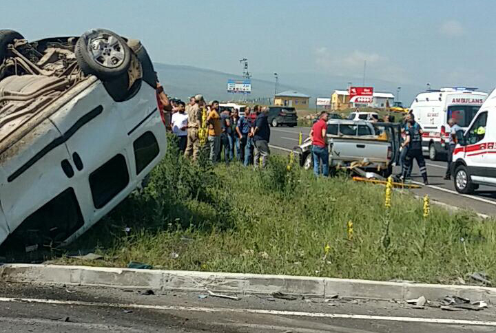  Ardahan'da kaza: 1 ölü, 4 yaralı