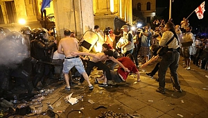 Komşuda protesto istifa getirdi!