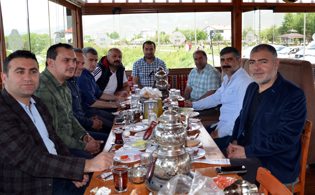 TAŞTAN'DAN YAŞ GÖNDERMESİ!
