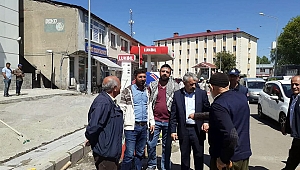 Gültekin ve kurmayları kaldırımları yeniliyor