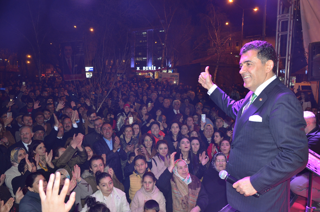 HALK ONAY VERDİ, DEMİR ÖĞRENCİLER İÇİN SAHNEYE ÇIKIYOR