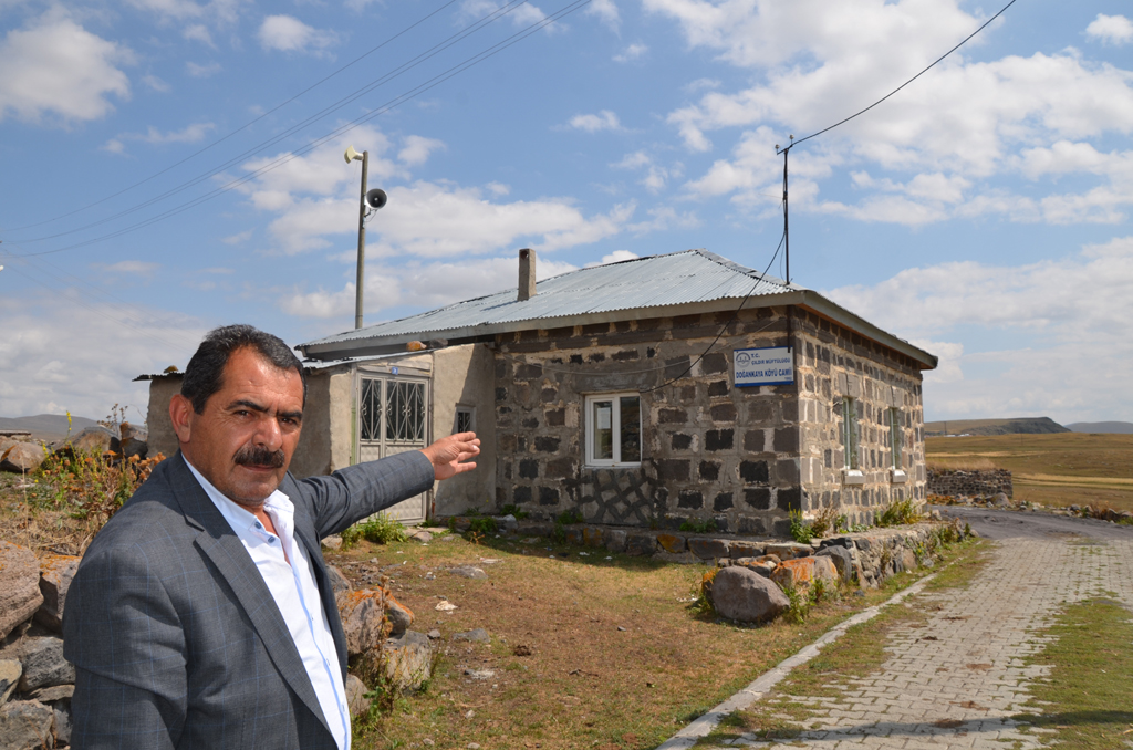 MÜSLÜMANLARIN CAMİSİ BÖYLE OLMAMALI