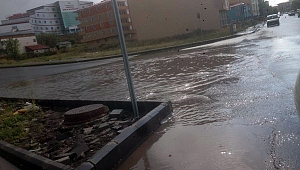 Ardahan beyaza büründü, yollar taştı