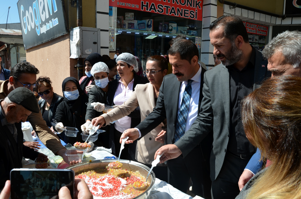 Vali Masatlı, AK Parti’nin aşuresini dağıttı