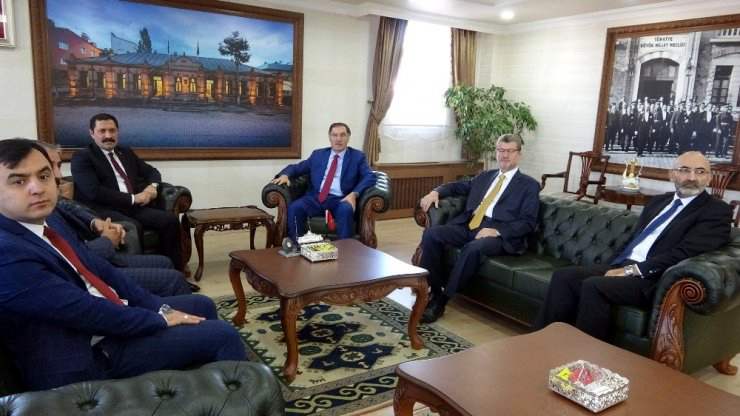 Kamu Başdenetçisi Şeref Malkoç, Ardahan'da