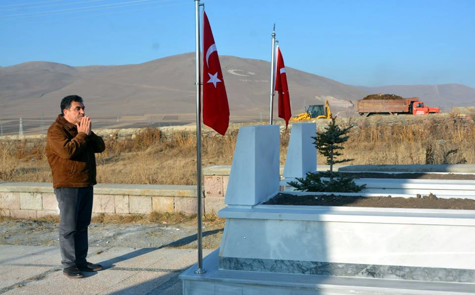 BELEDİYEDEN ŞEHİTLERE SAYGI