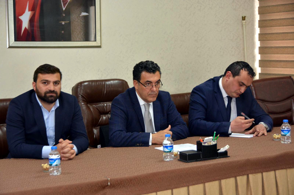 HİZMETE AK PARTİLİ ENGELİ