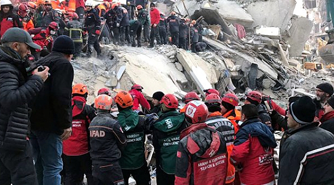 TÜRKİYE ELAZIĞ’A AĞLIYOR