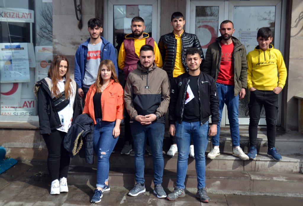 GENÇ PARTİLİ GENÇLER, HAYATA KAN VERDİ