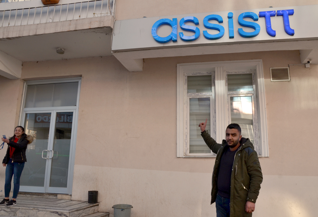 SİYASİLER GÖZÜNÜZ AYDIN! ASİSTT KAPANDI