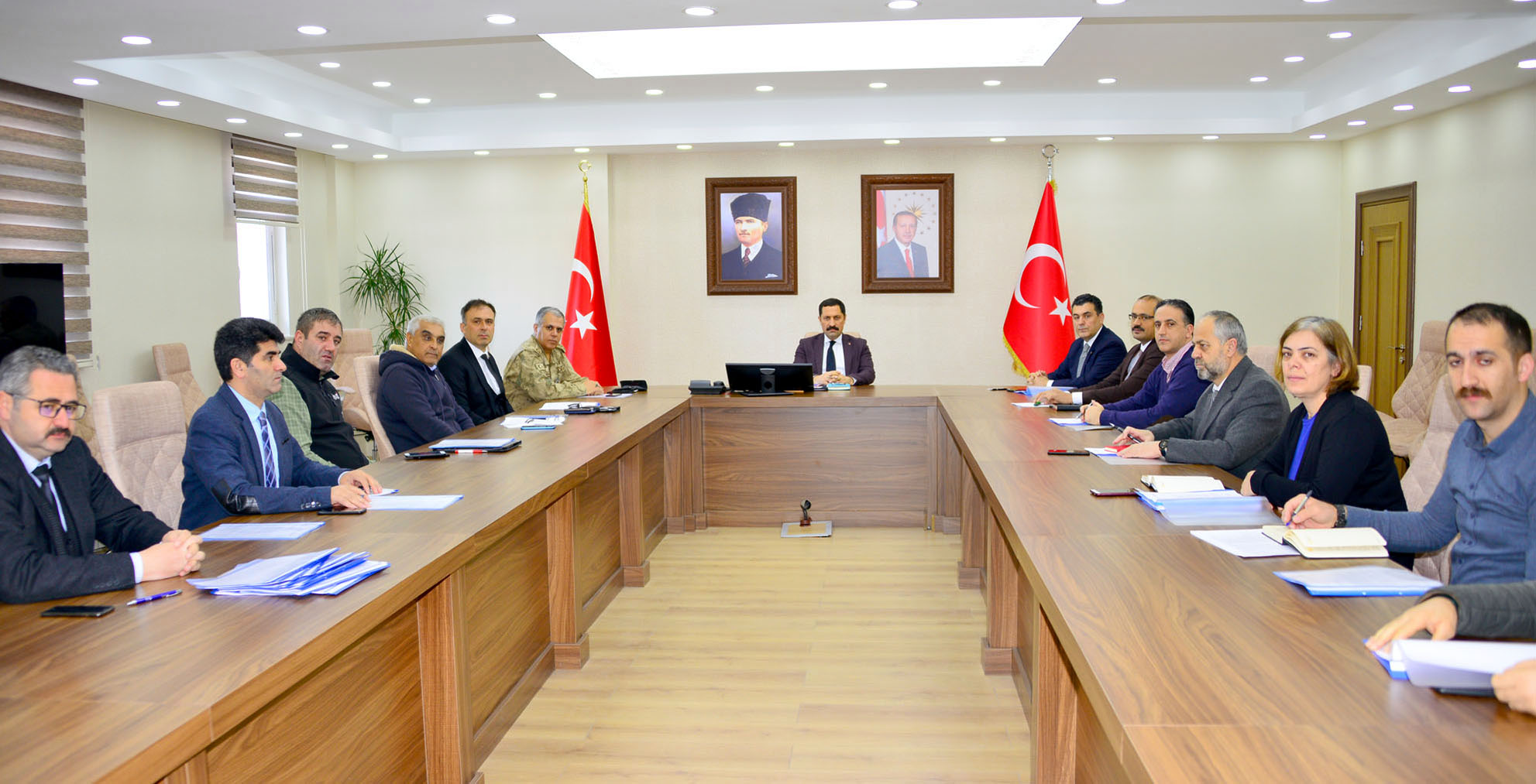 YAŞLILARIN İHTİYACINI VALİLİK KARŞILAYACAK