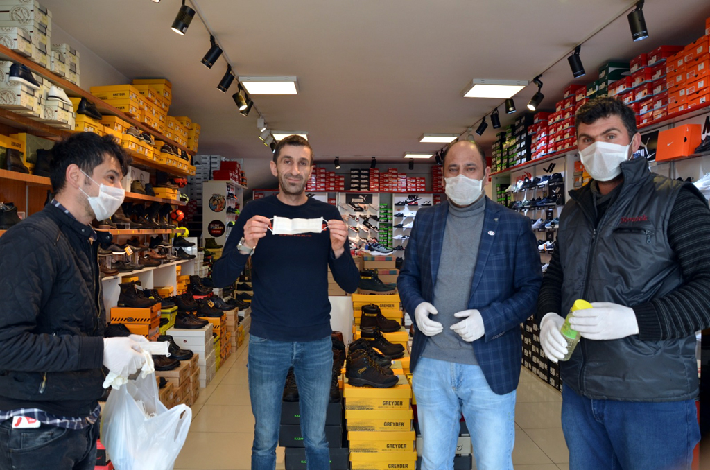 GENÇ PARTİ’DEN ESNAFA MASKE VE ELDİVEN