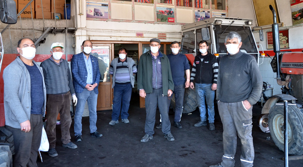 GENÇ PARTİ MASKE DAĞITMAYA DEVAM EDİYOR