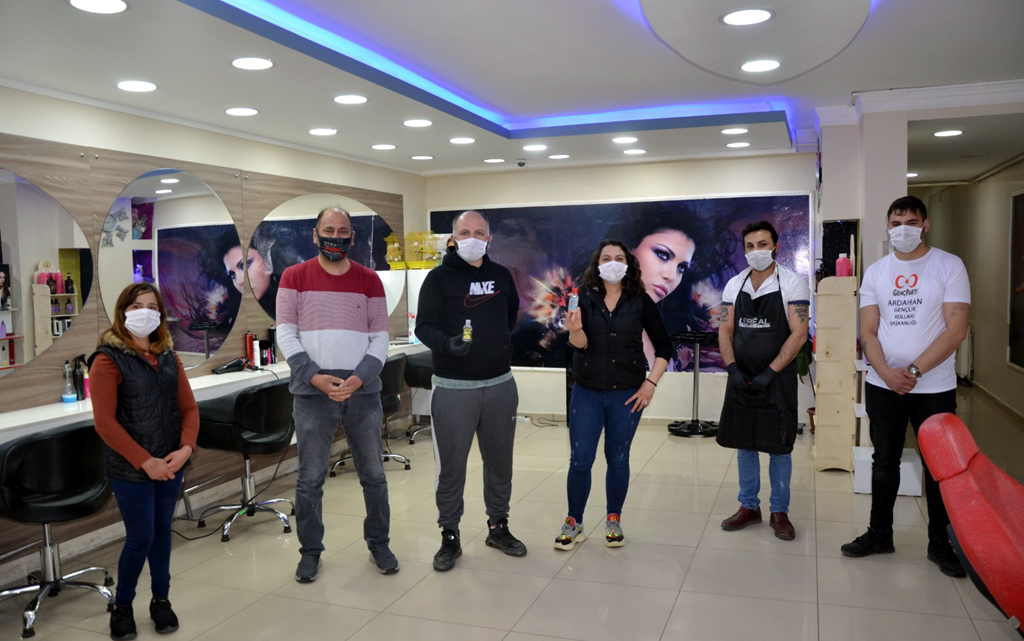 Genç Parti’den hijyen yardımı