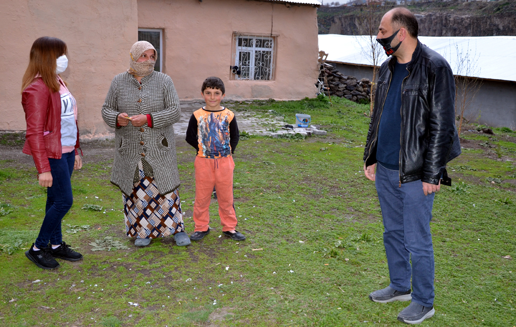 Genç Parti’den ihtiyaç sahiplerine yardım çeki