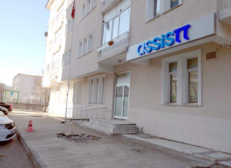 Özü gitti, tabelası kaldı