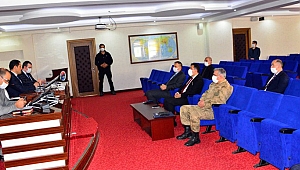 Saflar seyrekleşiyor