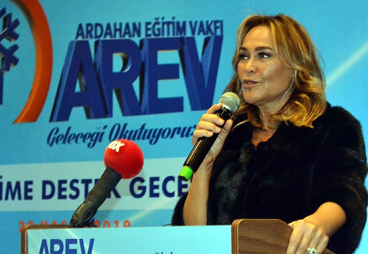 Hülya Avşar’ın evini soydu, cezaevinde öldü