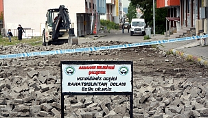 GEÇMİŞİN BOZUK YOLLARI YENİLENİYOR