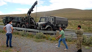 ASKERİ ARAÇ KAZA YAPTI: 5 YARALI