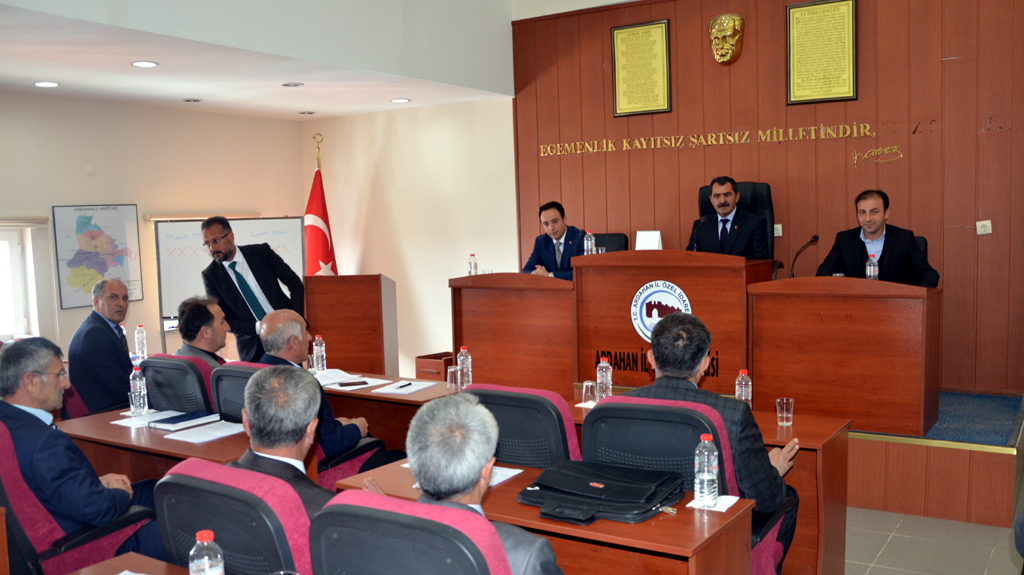 MECLİSTE CUMA GÜNÜ KRİZİ