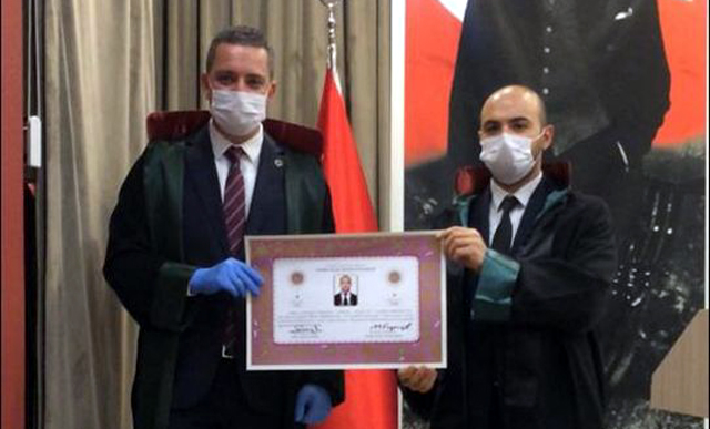 İLKER ÖZGÜR TÜRKOĞLU, AVUKATLIK RUHSATINI ALDI