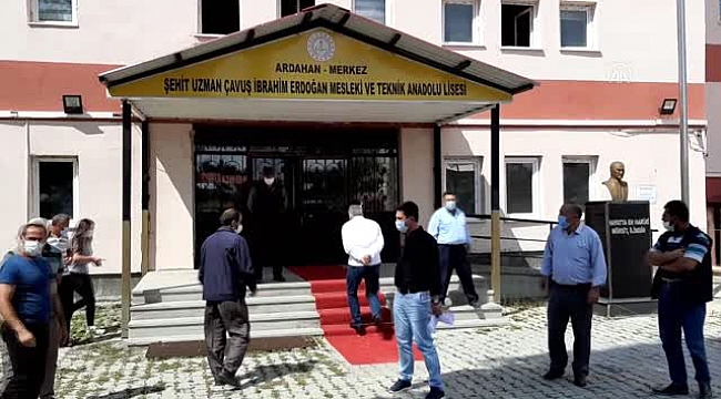 OKULUN TAŞINMASINA TEPKİ