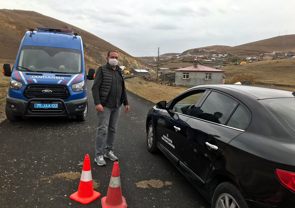 ARDAHAN BELEDİYESİ, KARANTİNAYA ALINAN AİLELERE DESTEK OLUYOR