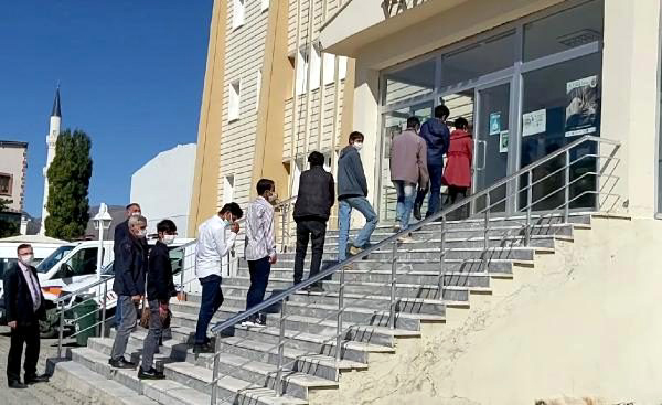 ARDAHAN'DA 8 KAÇAK GÖÇMEN YAKALANDI