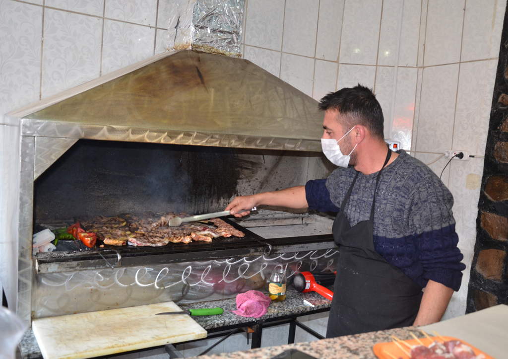 ETİN TADI İLKER ET MANGAL’DA
