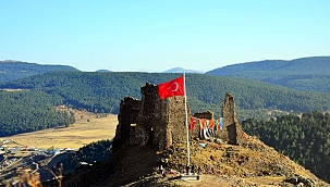 KİNZİ KALESİ’NE BAYRAK ÇEKİLDİ