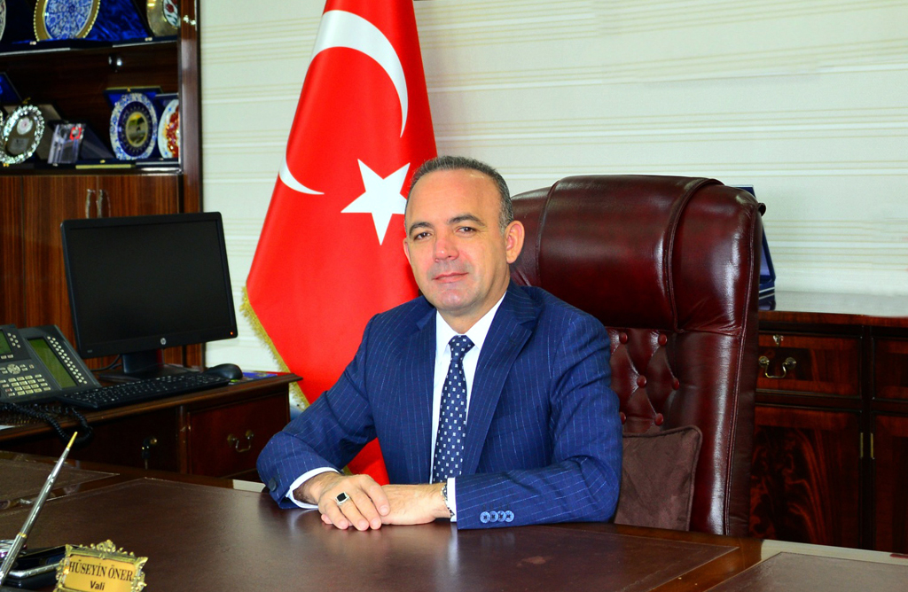 VALİ ÖNER, BASIN TOPLUMA IŞIK TUTMAKTADIR